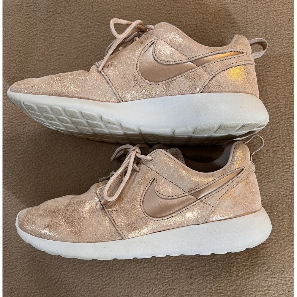 Nike Roshe One Rose Gold Metallic Sneakers Women's 7.5 Blush Pink Athletic Shoes